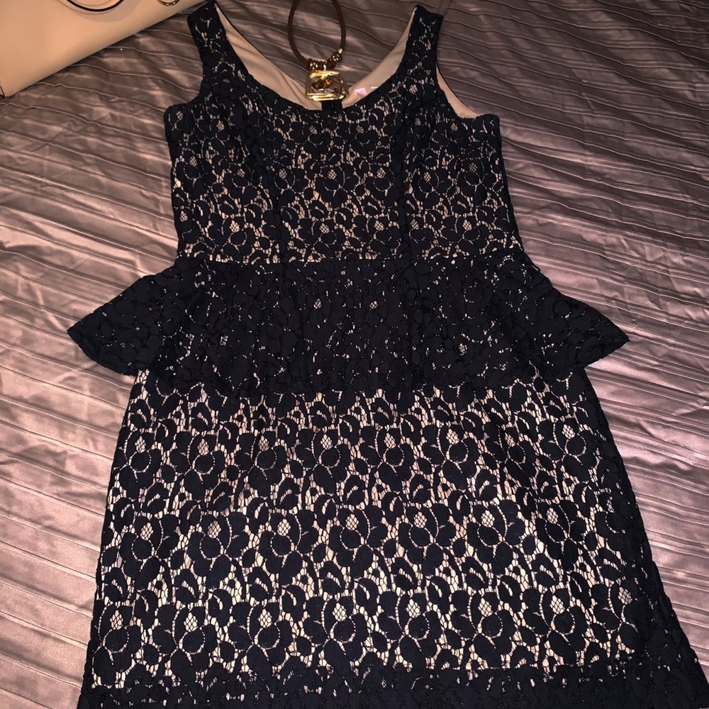 Dresses - Picture 7 of 7